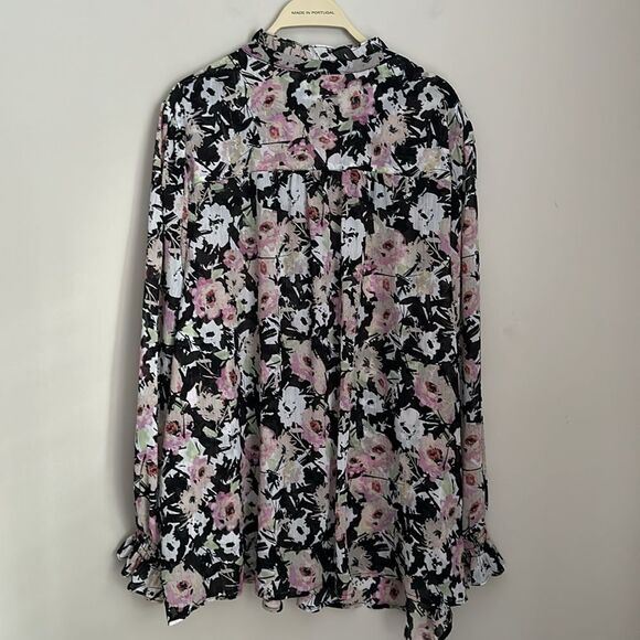 Torrid Women’s Crinkle Chiffon Button Up Mock Neck Floral Plus Blouse Size 4/26 - Picture 3 of 12